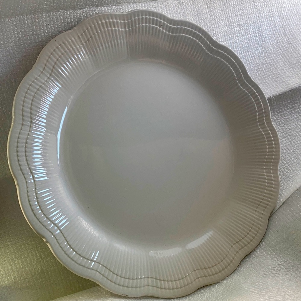 Mikasa Allura 12 inch chop plate. DH 900 White